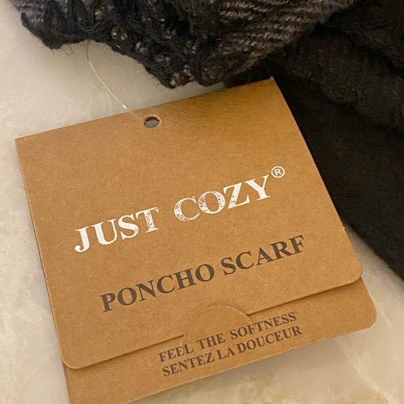 NWT Cozy poncho - Picture 4 of 7